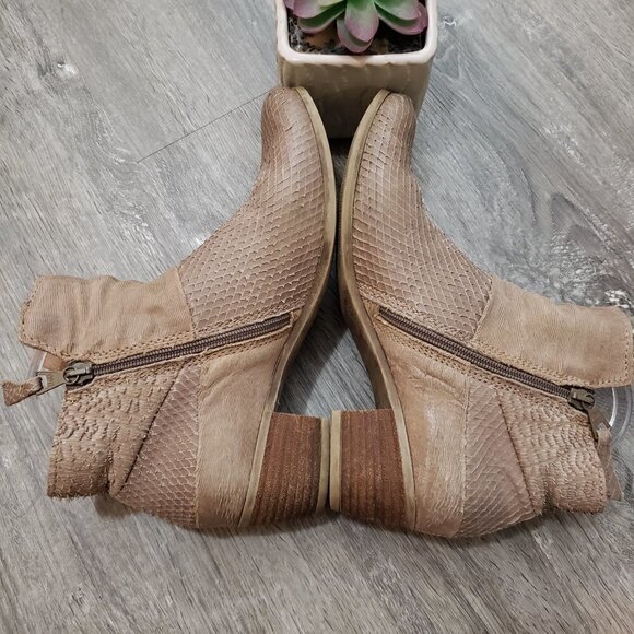 MJUS Textured Genuine Leather Ankle Booties Snake Skin Sz 39 - Picture 4 of 9